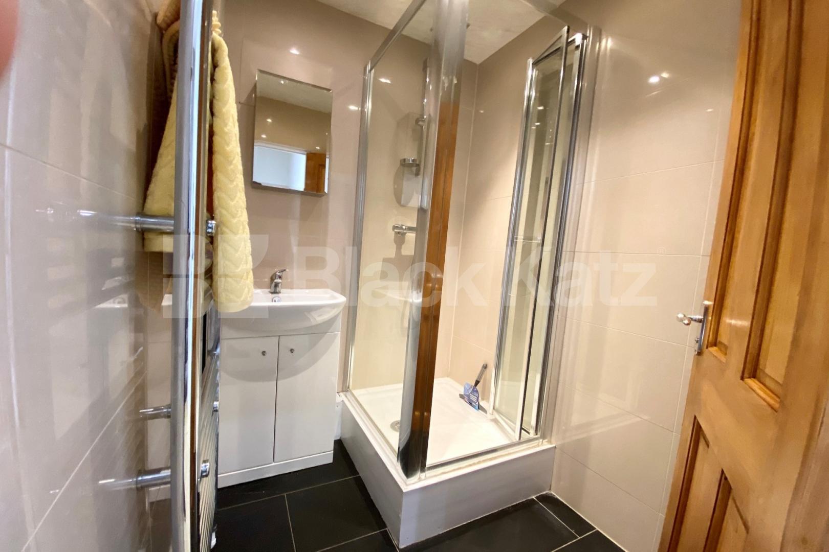 Recently redecorated throughout with neutral decor and wooden floors Pardoner Street, London Bridge / Borough